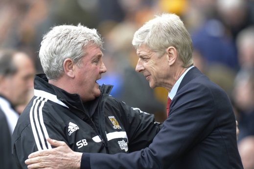 Steve Bruce (vlevo) s Arsene Wengerem.