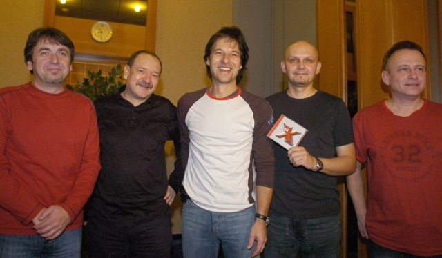 Členové hudební skupiny Team (zleva) Ivan Marček, textař Daniel Hevier, Pavol Habera, Dušan Antalík a Milan Dočekal na tiskové konferenci k vydání alba Team X.