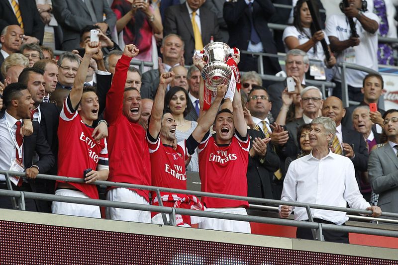 Arsenal má po devíti letech trofej. Arsenal má po devíti letech trofej.