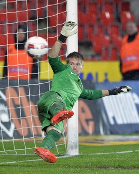 Tomáš Vaclík při penaltovém rozstřelu s Plzní.