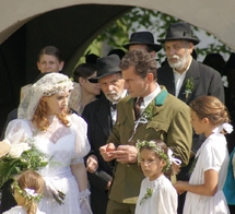 Ve filmu 7 dní hříchu hrají hlavní role Vica Kerekes a Ondřej Vetchý.
