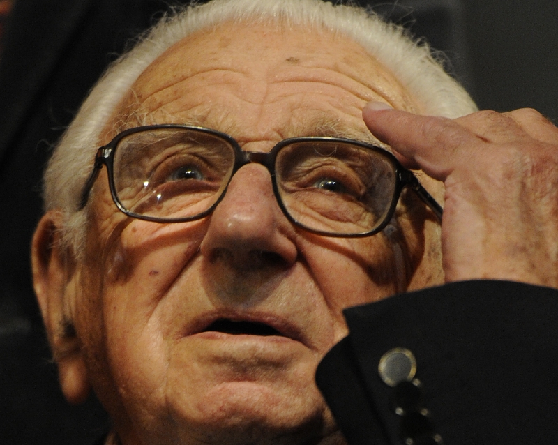 Sir Nicholas Winton v pondělí oslaví 105. narozeniny.