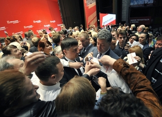 Fanoušci oligarchy Porošenka.