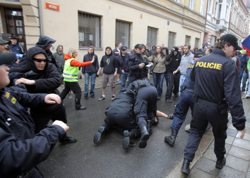 Protiromská demonstrace v Duchcově. 