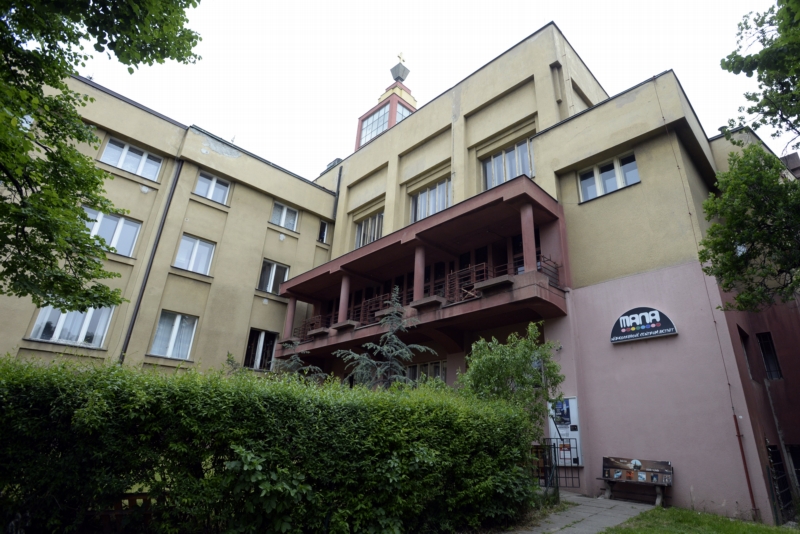 Divadlo se nachází v budově Husova sboru. Divadlo se nachází v budově Husova sboru.