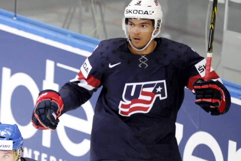 Obranná opora týmu USA a hokejový talent Seth Jones.