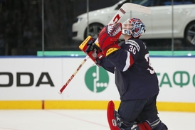 Gólman Tim Thomas má v kolonce věk už čtyřicítku.