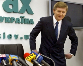 Achmetov jako politická těžká váha.