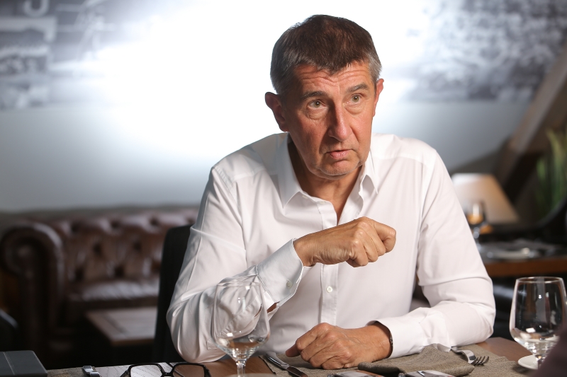 Ministr financí Andrej Babiš investoval do farmaceutických firem.