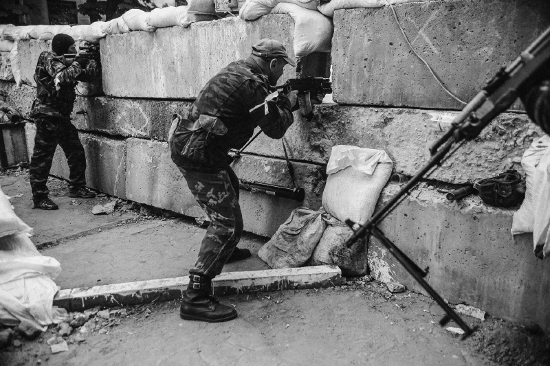 Obránci Slavjansku na Třídě říjnové revoluce.