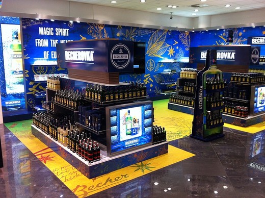 Becherovka na letišti.