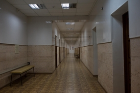 Volební místnosti zejí v Luhansku prázdnotou.