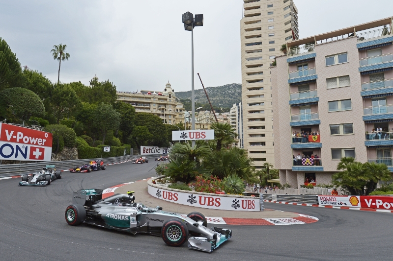 Vše při starém. Ani v Monaku nenašel Mercedes přemožitele, opět po roce zvítězil Nico Rosberg. 