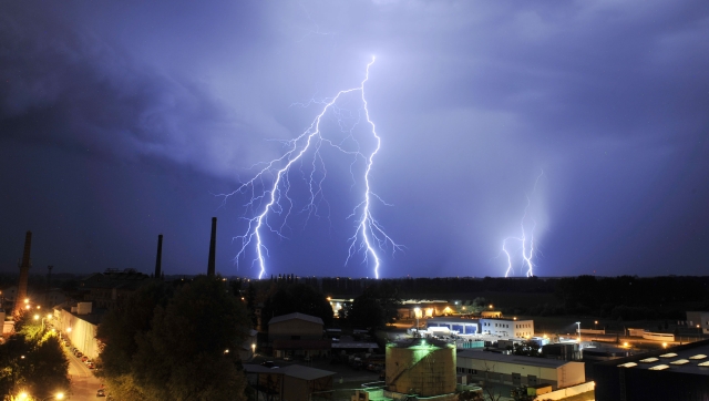 ČHMÚ předpovídá úterní bouřky na celém území Česka. ČHMÚ předpovídá úterní bouřky na celém území Česka.