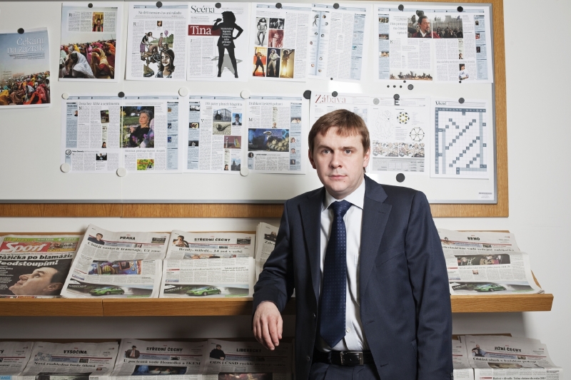 Magazín Reportér připravuje Robert Čásenský. 