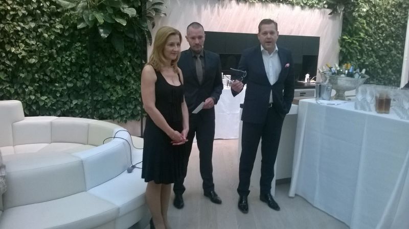 Daniela Drtinová, Martin Veselovský a generální ředitel Economie Kamil Čermák.