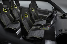 Interiér nabídne sportovní rallyovou výbavou.