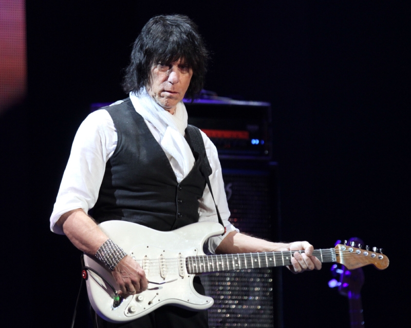 Kytarista Jeff Beck letos oslaví sedmdesátiny. Kytarista Jeff Beck letos oslaví sedmdesátiny.