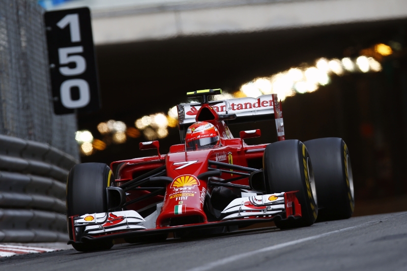 Kimi Räikkönen na výraznější úspěch po svém návratu do Ferrari stále čeká. Kimi Räikkönen na výraznější úspěch po svém návratu do Ferrari stále čeká.