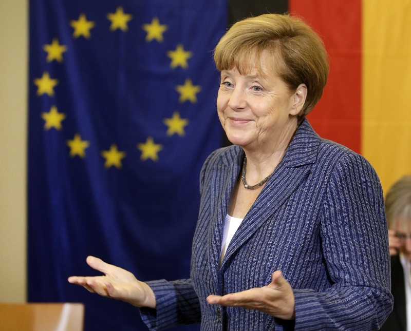 Angela Merkelová dala najevo podporu Jeanu-Claudovi Junckerovi.