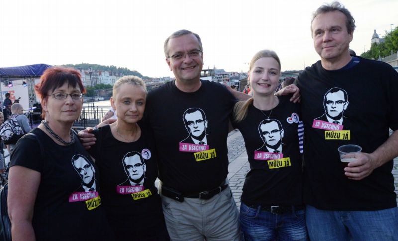 Miroslav Kalousek a triko "Za všechno můžu já".