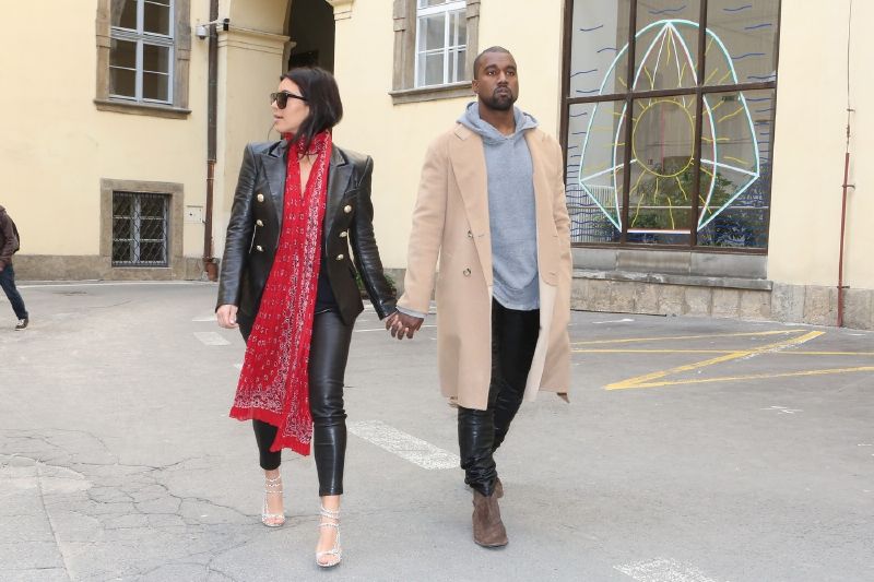 Kim zvolila v tomhle počasí dost odvážné obutí.