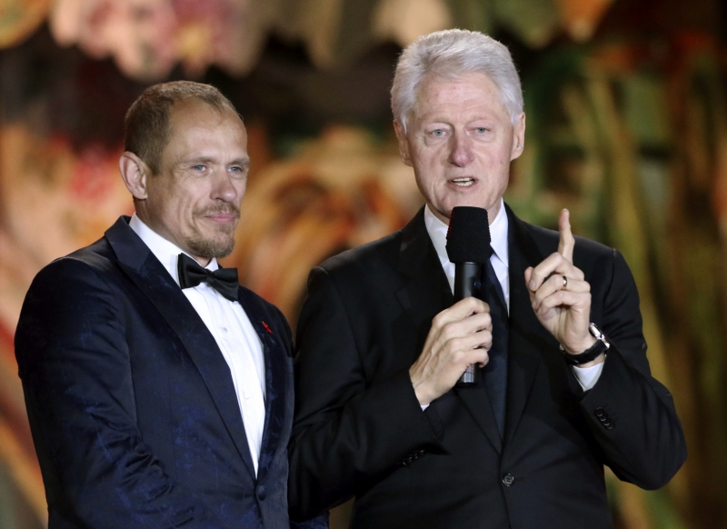 Bill Clinton a Gery Keszler (organizátor plesu). Bill Clinton a Gery Keszler (organizátor plesu).