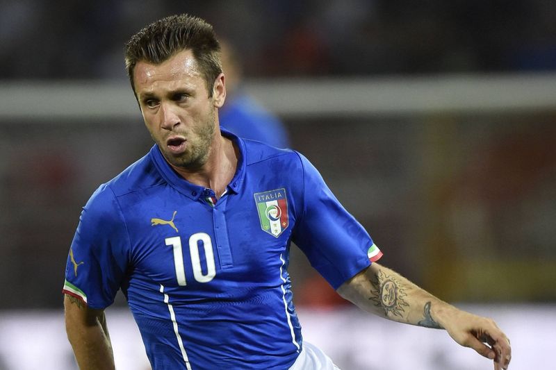 Záložník Antonio Cassano.