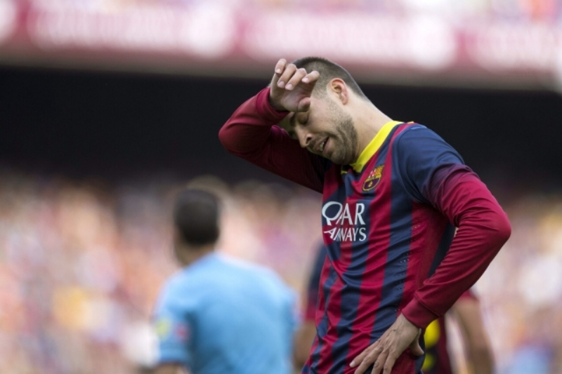 Obránce Barcelony Gerard Piqué nechtěně vyzradil odchod svého spoluhráče Sesca Fábregase.