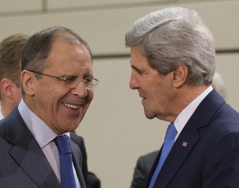 Ruský ministr zahraničí Sergej Lavrov a jeho americký protějšek John Kerry. Ruský ministr zahraničí Sergej Lavrov a jeho americký protějšek John Kerry.