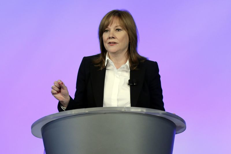 Mary Barraová, šéfka GM, při projevu.