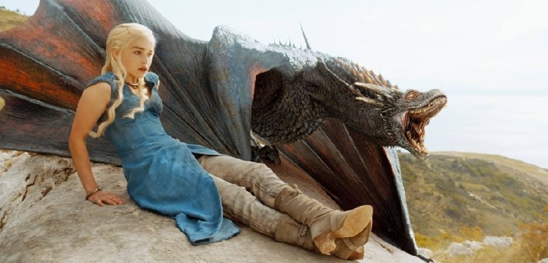 Daenerys Targaryen a její drak.