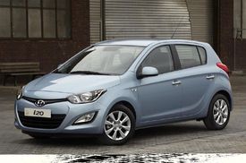 Mezi rodinnými vozy se velmi dobře daří modelu Hyundai i20.