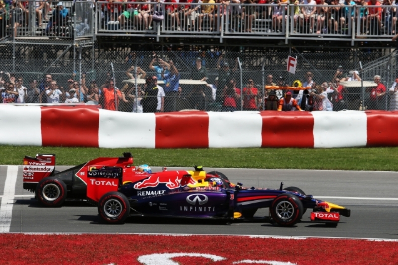 edmý závod sezony v dramatickém závěru vyhrál Australan Daniel Ricciardo ze stáje Red Bull
