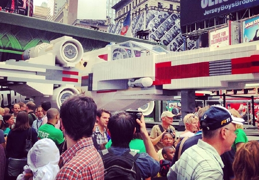 Největší Lego historie na newyorském Times Square.