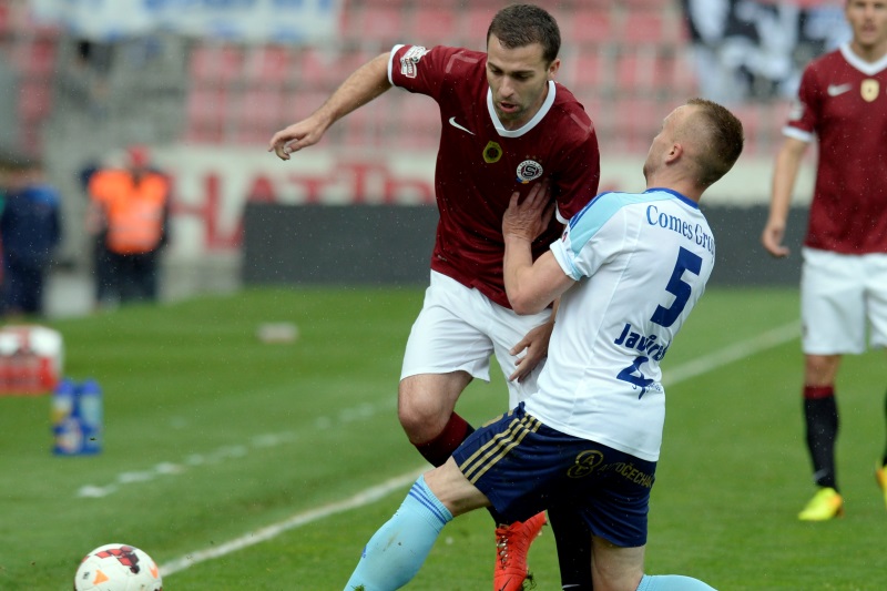 Sparťan Josef Hušbauer (vlevo) byl zvolen nejlepším fotbalistou první ligy.