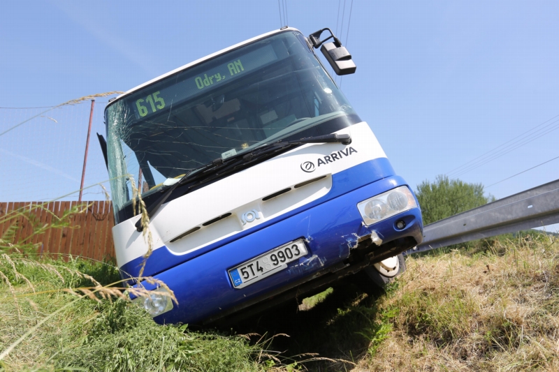 Havarovaný autobus.