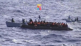 Nelegálních imigrantů připlouvá letos do Itálie znatelně více než v minulých letech.