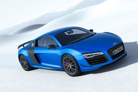 Audi R8 LMX zase překonává soupeře v rychlosti.