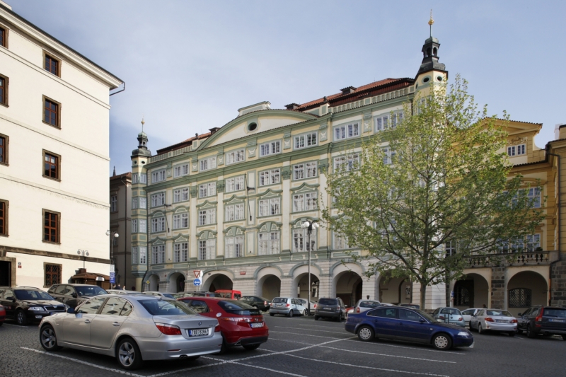 Kancelář Poslanecké sněmovny, Malostranské náměstí.
