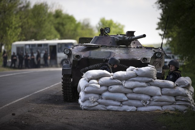 Rusko podle USA poslalo povstalcům na Ukrajině tanky a raketomety.
