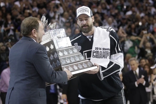 Cenu za nejužitečnějšího hráče v play-off si odnesl Justin Williams.