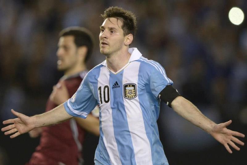 Tým Argentiny vedený hvězdným Messim chce na úvod potvrdit roli favorita. Tým Argentiny vedený hvězdným Messim chce na úvod potvrdit roli favorita.