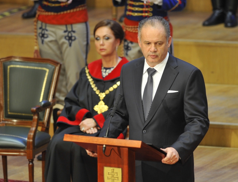 Nový slovenský prezident Andrej Kiska při inaugurační řeči. Nový slovenský prezident Andrej Kiska při inaugurační řeči.
