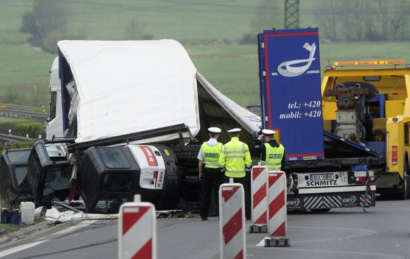 Nejhorší situace, co se týká bezpečnosti, je na dálnicích, kde se nehodovost meziročně zvýšila. Převrácený kamion na D5. Nejhorší situace, co se týká bezpečnosti, je na dálnicích, kde se nehodovost meziročně zvýšila. Převrácený kamion na D5.