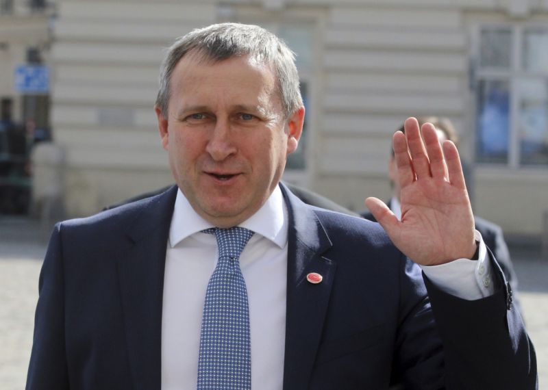 Ministr zahraničí Ukrajiny Andrij Deščycja skandoval v sobotu večer s demonstranty před ruskou ambasádou v Kyjevě.