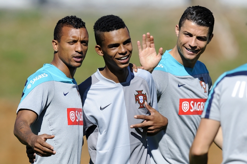 Portugalští hráči v čele s Cristianem Ronaldem. 