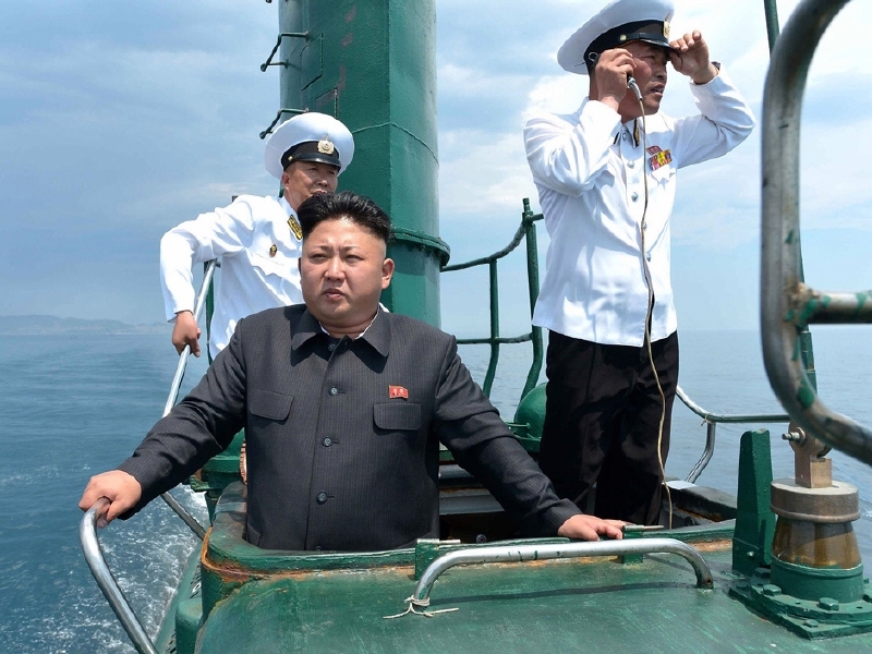Kim Čong-un, vůdce Severní Koreje na zastaralé ponorce.
