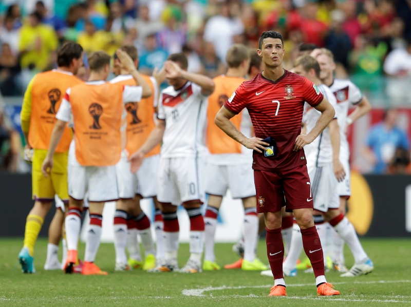 Zklamaný Ronaldo v utkání s Německem, které Portugalci prohráli 0:4. 