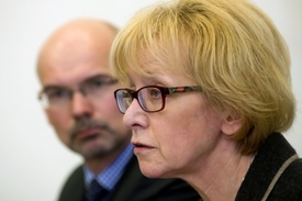 Ministryně spravedlnosti Helena Válková s jejím náměstkem pro úsek vězeňství a trestní politiky Pavlem Šternem.